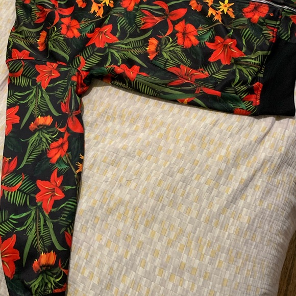 FOREVER 21Miami ๐ floral theme ๐ ๐บ track jacket - Picture 2 of 5